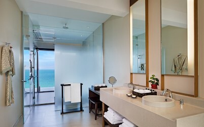 Grand Ocean View Pool Suite