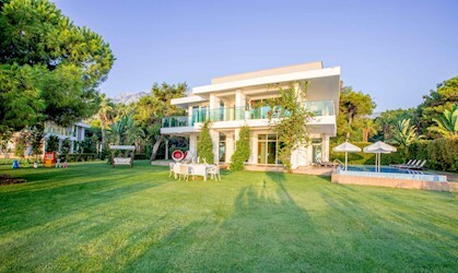 Villa Breezes Beach