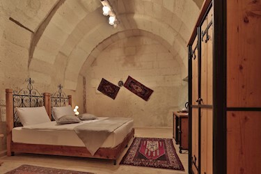 Deluxe Cave Room