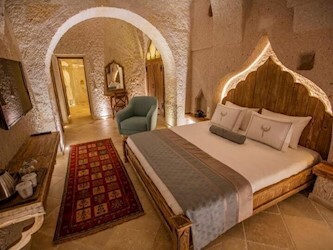 Deluxe Cave Suite