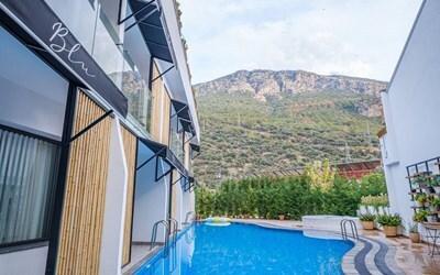 Swim Up Room With Sharing Pool