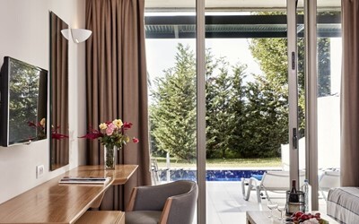 Main Building or Bungalow GV Private Pool