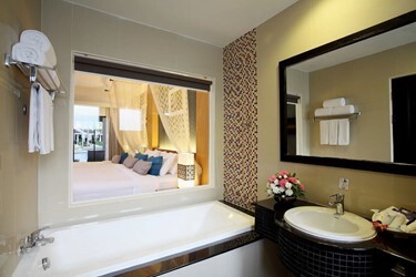 Deluxe Family Suite Green Wing