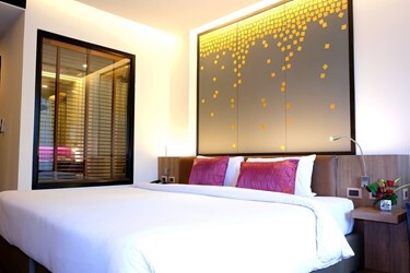 Deluxe Pool Access Room