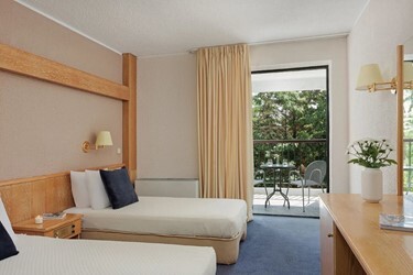 Classic Twin Room Garden/City View