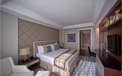 Luxury Burj View Suite
