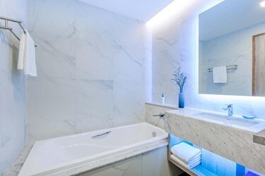 Deluxe Pool View Room