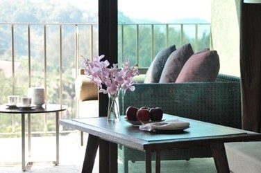 Grand Deluxe Family Room
