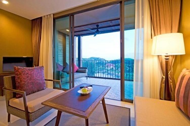 Grand Deluxe Family Room