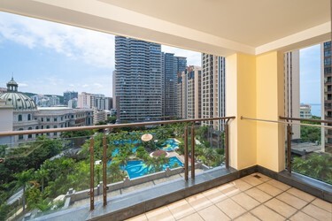 Deluxe Pool View Room