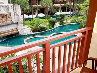 Deluxe Pool View