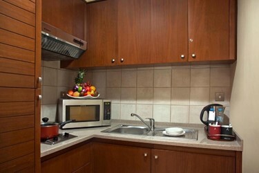 City view studio with kitchenette – king bed