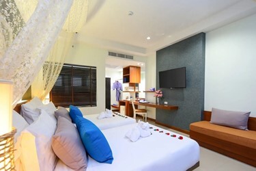 Pool Access Deluxe Room Green Wing