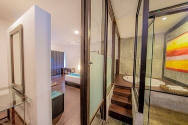 Executive Suite Ocean View with Balcony