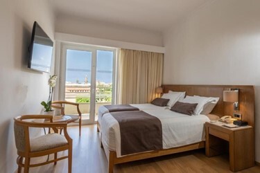 Family 2 Bedroom Suite Square View