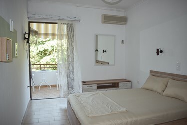 Studio 2-4