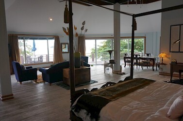 Two Bedrooms Beach Villa Sea View