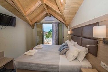 Double Room Deluxe with Garden View