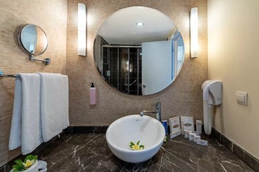 Standard Room with 2 Single Beds and Land view