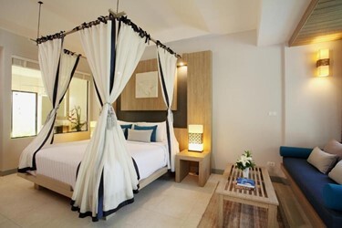 Pool Access Deluxe Room Blue Wing