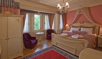 Connecting Exclusive Suite