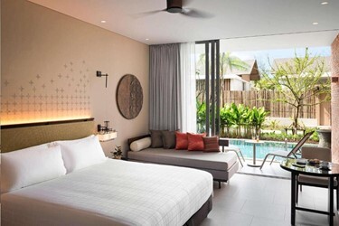 Deluxe Pool Access Room