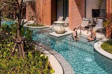 Deluxe Pool Access Room