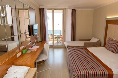 Standard Room Lateral Sea View