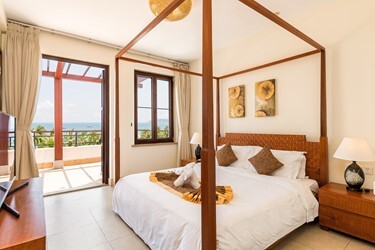 Two-Bedroom Suite with Garden View and Kitchen