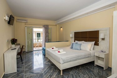 Junior Suite with River Pool