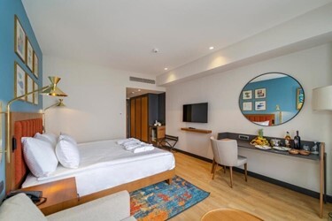 Deluxe Room Land View