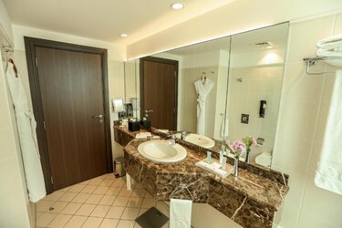 Spacious Studio with Kitchen