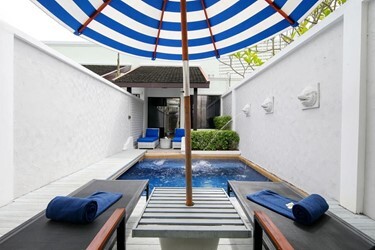 Pool Suite Blue Wing
