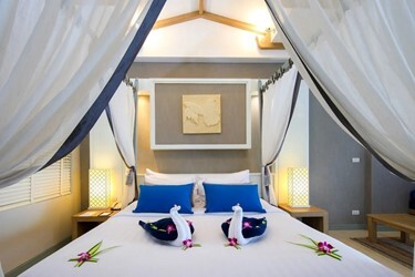 Pool Suite Blue Wing
