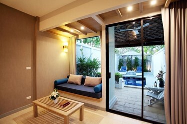 Pool Suite Blue Wing