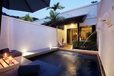 Pool Suite Blue Wing