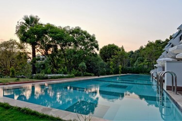 Swim Up Room