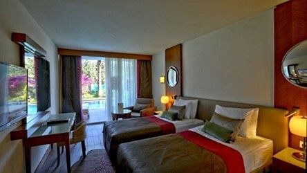 Swim Up Room
