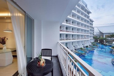 Premier Pool View Room