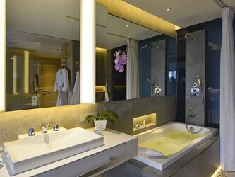 Deluxe Pool