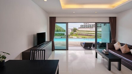 1 Bedroom Suite Pool Access