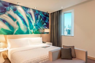 Corner City View Guest room 1 King