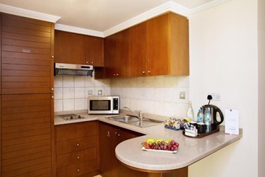 City view two bedroom suite – king bed and twins