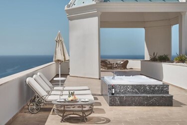 Jacuzzi Terrace Suite Room