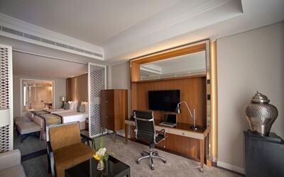 Luxury Family City View Room