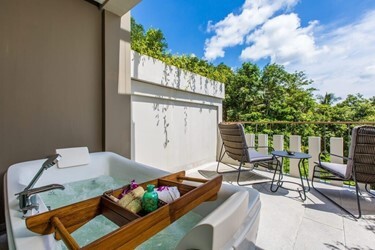 Grand Deluxe Jacuzzi Room