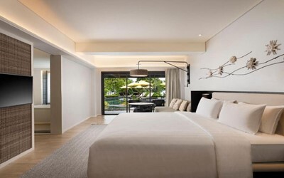 Sea View Pool Access