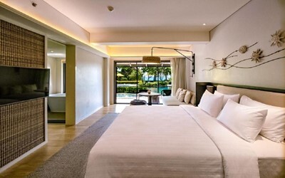Sea View Pool Access