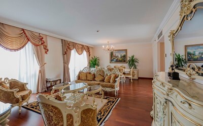 Royal Deluxe