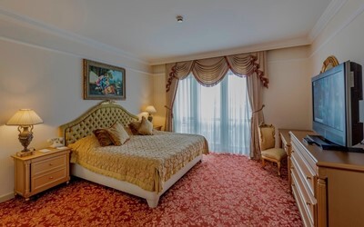 Royal Deluxe